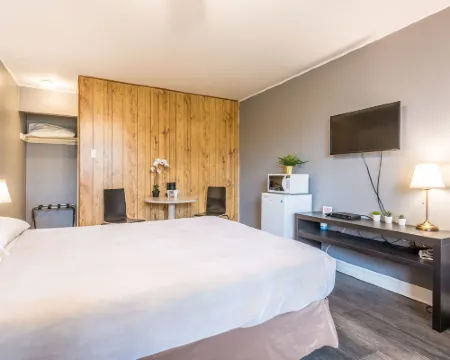 Lake City Motel Hotels in Dartmouth