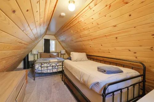 Hike, Ski & Sip: Arnold Cabin 4 Mi to State Park! - Balcony