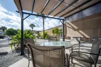 Island Sun Inn & Suites - Venice, Florida Historic Downtown & Beach Getaway Hotels in Venice