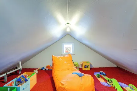 Walk to Crab Cove Beach: Alameda Home w/ Game Room Отели рядом с достопримечательностью «Pacific Pinball Museum»