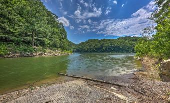 Getaway on Center Hill Lake w/ Decks & Water Views