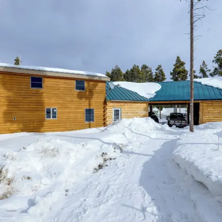 2 Mi to Skiing Casper Cabin with Mtn Views!