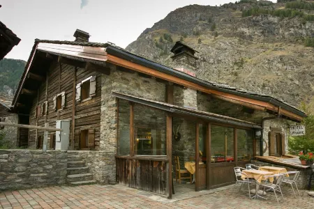 Hotel Restaurant la Barme Отели в г. Cogne