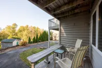 Evergreen Hill Condominiums Hotels in Baileys Harbor