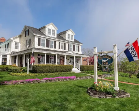 Spouter Inn Bed & Breakfast Hotels in Lincolnville