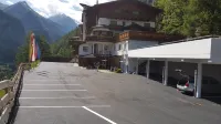 哈赫欽霍夫全景酒店 - 停車場