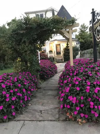 Bedham Hall B&B Отели рядом с достопримечательностью «Башня Скайлон»