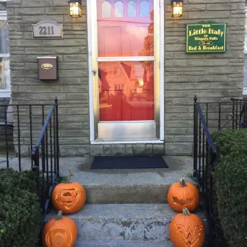 The Little Italy of Niagara Falls Bed & Breakfast Отели рядом с достопримечательностью «Подковообразный водопад»