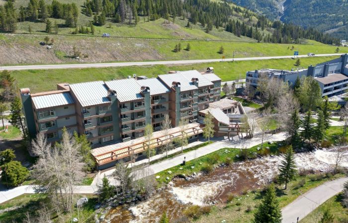 Large, Welcoming Condo with Incredible Views - WL406 by Redawning