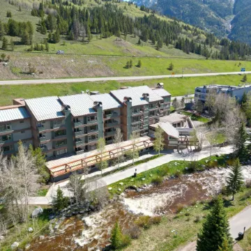 Large, Welcoming Condo with Incredible Views - WL406 by Redawning