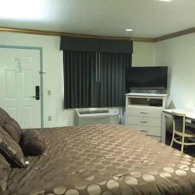 Scottish Inn and Suites NRG Park/Texas Medical Center - Houston Отели рядом с достопримечательностью «Спортивный комплекс «NRG-стэдиум»»