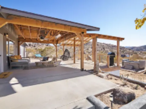 Dreamspace - Hot Tub, Fire Pit, 5 Min. to Park 2 Bedroom Home by RedAwning 約書亞樹村酒店