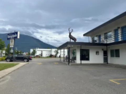 Revelstoke Lodge Hotels in Revelstoke