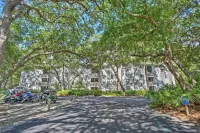 Amelia Island Condo w/ Pool & Beach Access! - Hot Tub