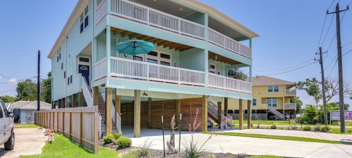 La Porte Home w/ Balconies: Walk to Beach! ハリスのホテル
