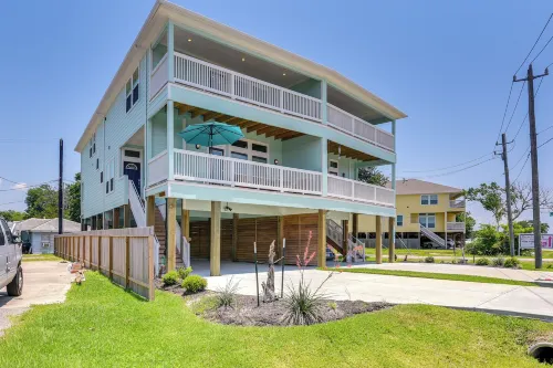 La Porte Home w/ Balconies: Walk to Beach!
