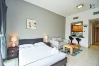 Eddie - Comfortable Spacious Studio Hotels in Discovery Gardens