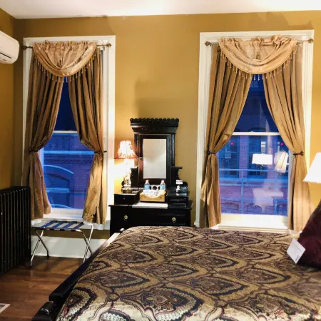 Symphony Hotel & Restaurant