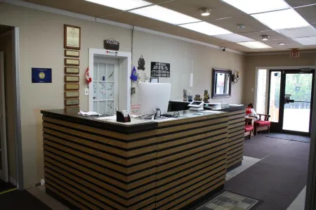 Chinook Inn Отели рядом с достопримечательностью «River Side Park»