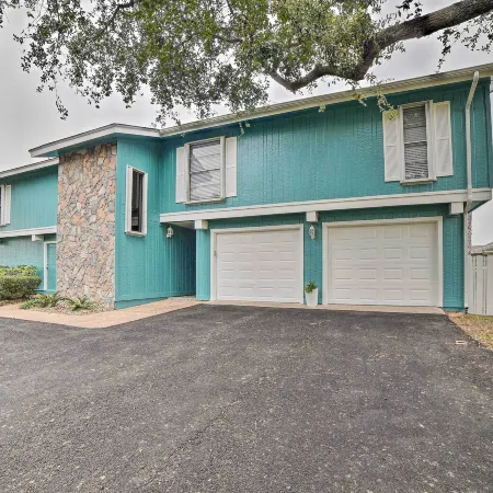 Private Dock: Charming & Spacious Rockport Abode!