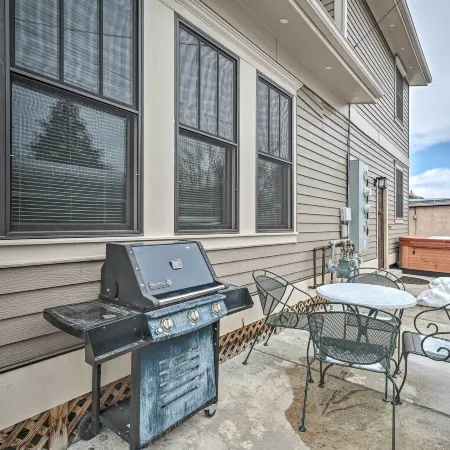 Updated Townhome w/ Hot Tub - Walk to Downtown!