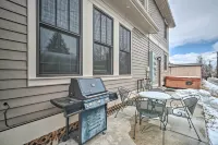 Updated Townhome w/ Hot Tub - Walk to Downtown! - parking