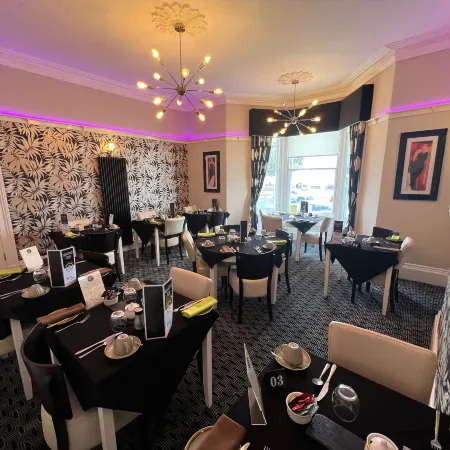 Lauriston & Lawton Court Hotel