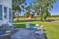 Finger Lakes Farm Retreat Walk to Wineries! - parking