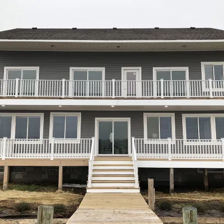 Mariners Cove 4 Bedroom Cottage by RedAwning