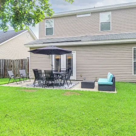 Spacious Pooler Home w/ Family-Friendly Perks