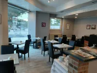 Le Royalty Hotels in Avrille