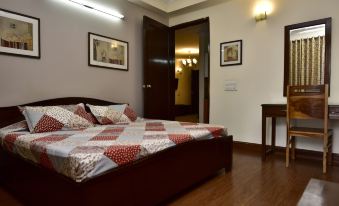 2BHK Comfortable Furnished Serviced Apartments in Hauz Khas - Woodpecker Apartments