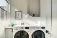 Modern Downtown Provo Townhome w/ Balcony! - Lejligheder