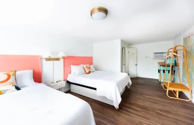 Royal Palms Motel Hotels in Tybee Island