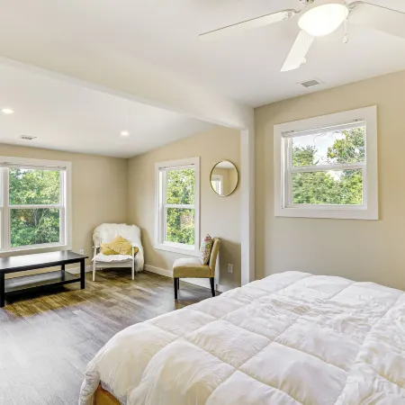 Waterfront Escape in Cub Run w/ Deck & Hot Tub!