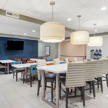 Best Western Plus Commerce Hotel