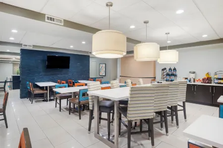 Best Western Plus Commerce Hotel Отели в г. Коммерс