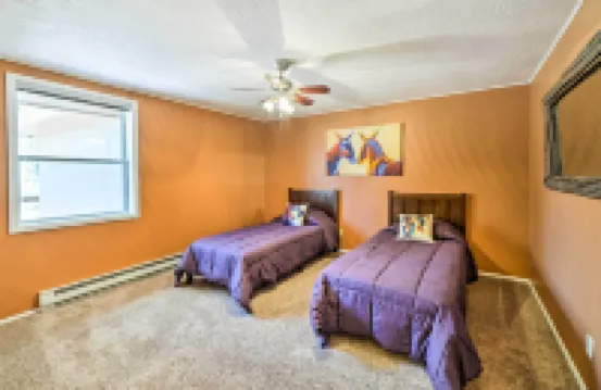 寬敞的曼科斯家住，帶傢俱甲板和院子！