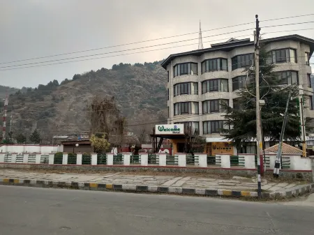 Welcome Hotel at Srinagar Отели в г. Шринагар