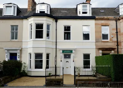 4 Friends House Hotels near Edinburgh Walks