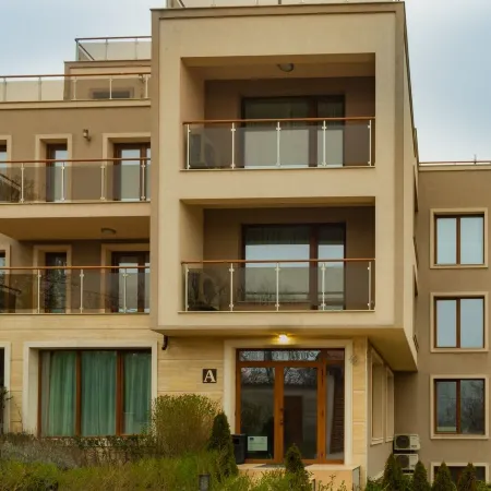 Vemara City Boutique Hotel-Free Parking Отели рядом с достопримечательностью «Технический университет Варны»