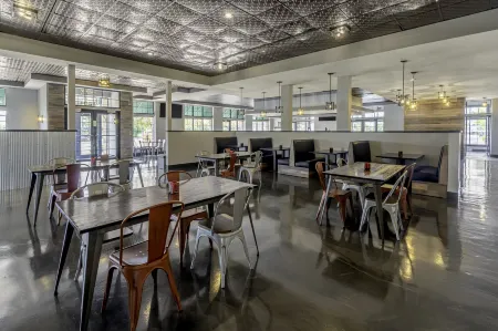 Holiday Inn & Suites Wausau-Rothschild