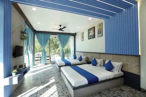 Sandhya Manohar Beach Resort, Hotels in Akshi