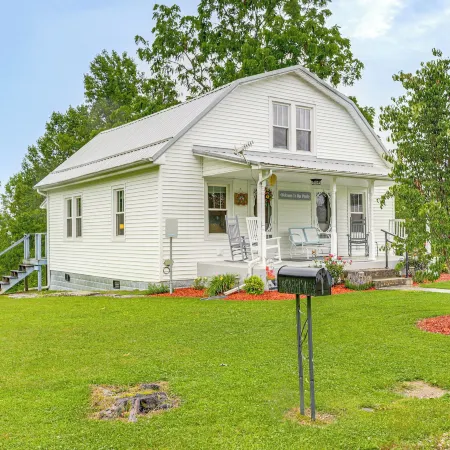 'Grandma's Farm House' on 125 Acres w/ Fire Pit!
