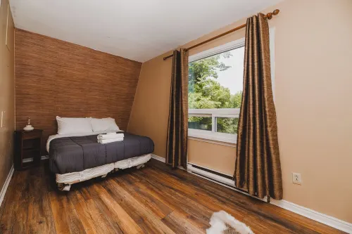 Hilltop Haven - Lake Huron Cottage!