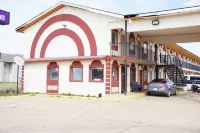 OYO Hotel Altus N Main St Hotels near Museum of the Western Prairie