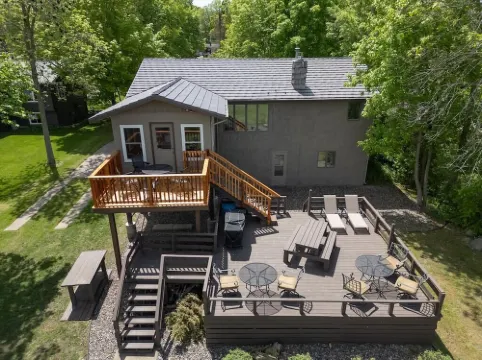 Lake home, 3 bd 3 bath, 2 car garage deck, dock, Video game, foosball, quiet bay