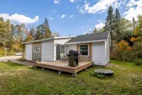 The 1837: Your cozy, pet-friendly escape in the heart of nature Hotels in Portneuf