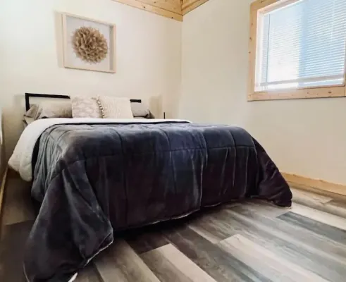 Stylish, Cozy Cabin in Lake George.