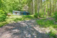 Hiking Trails on-Site Cozy Falls Brook Cabin